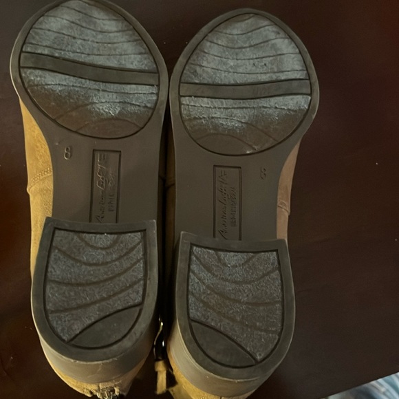 American Eagle tan suede ankle booties, size 8. - Picture 8 of 11